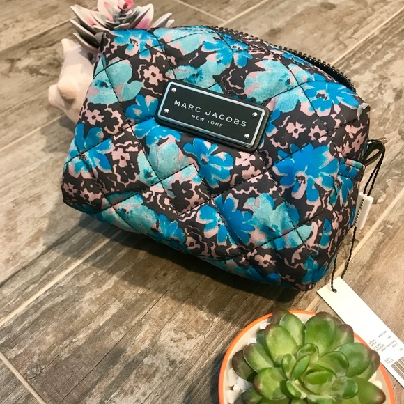 Marc Jacobs Handbags - NWT! Marc Jacobs quilted floral cosmetic case bag